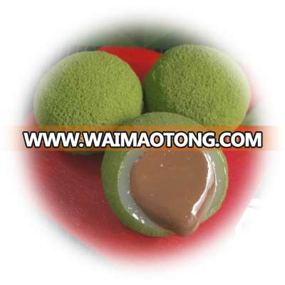 Delicious green tea daifuku famous rice snacks in Japan